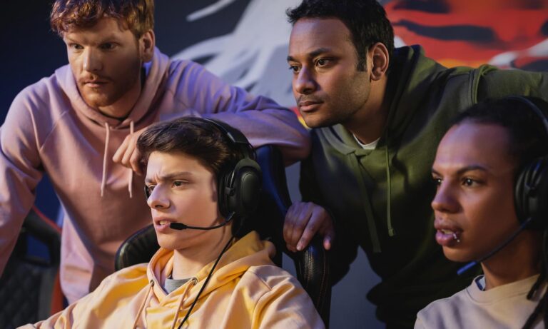 Twitch Follower bekommen: Wie man als kleiner Streamer im Chat aktiv bleibt